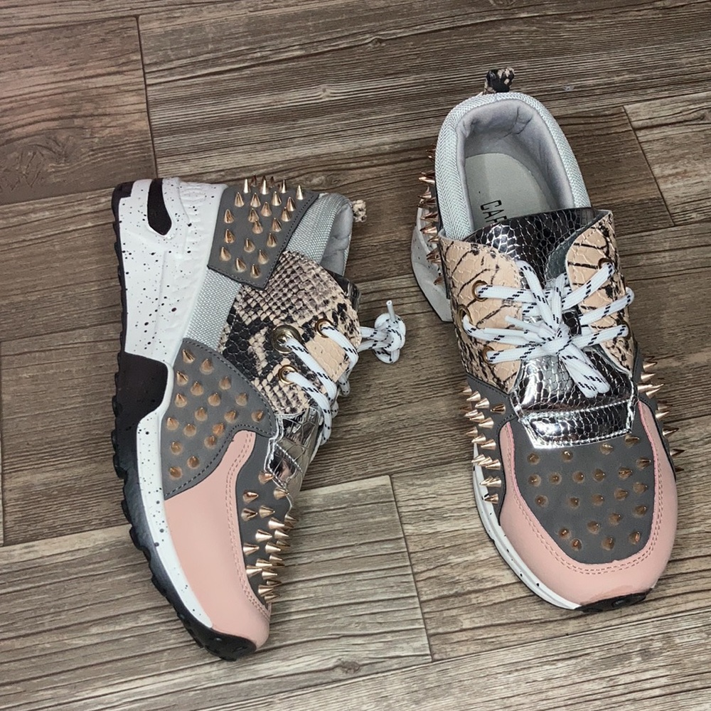 Bella Chic Sneakers - Picture 4 of 10